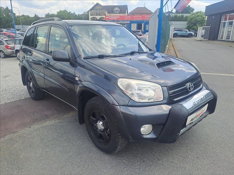 Toyota RAV4 2,0 D-4D 4x4 - fotka 2 z 13
