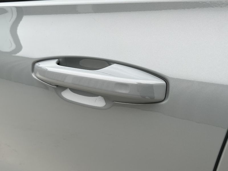 Volvo V60 B4 PLUS DARK AUT 1.maj. - fotka 15 z 47