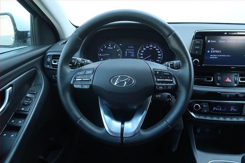 Hyundai i30 (2023) 1.5 DPI, Tempomat - fotka 16 z 20