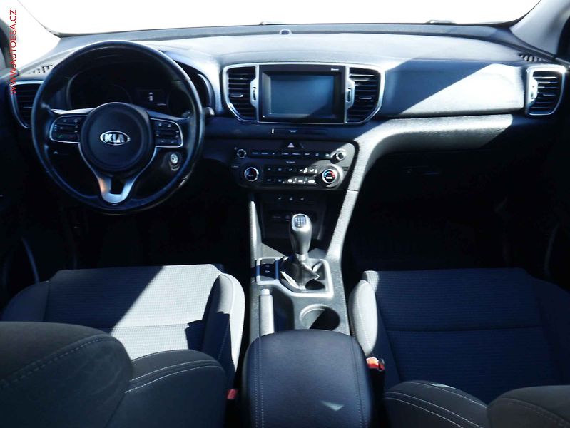 Kia Sportage (2017) 1.6 GDi, ČR, AC, TZ, výhřev - fotka 8 z 17