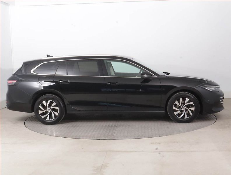 Volkswagen Passat (2024) Business 1.5 eTSI ACT - fotka 6 z 16