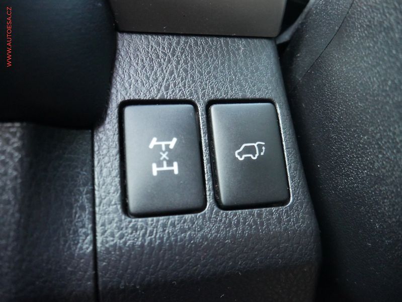 Toyota RAV4 (2013) 2.2 D-4D 4x4, AC, TZ, kamera - fotka 15 z 21