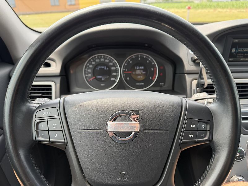 Volvo XC70 2.4 D4 4X4 MANUAL SERVISKA - fotka 15 z 45