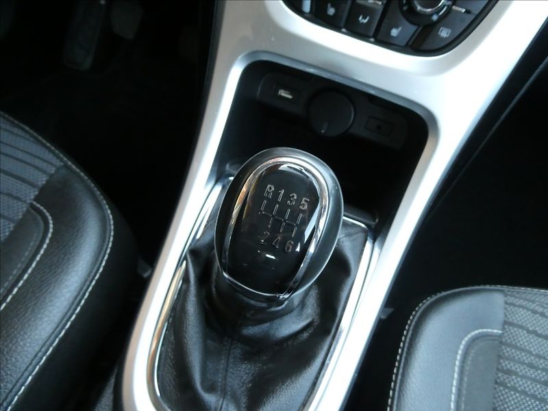 Opel Astra 1,4 i 88kW klima, serviska - fotka 30 z 44