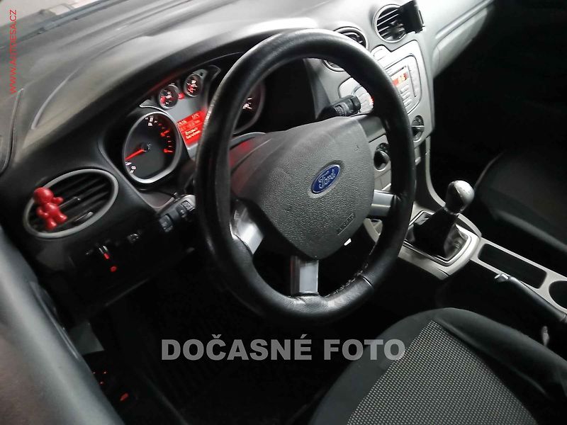 Ford Focus (2009) 1.6TDCI, AC, STK10/28 - fotka 3 z 3