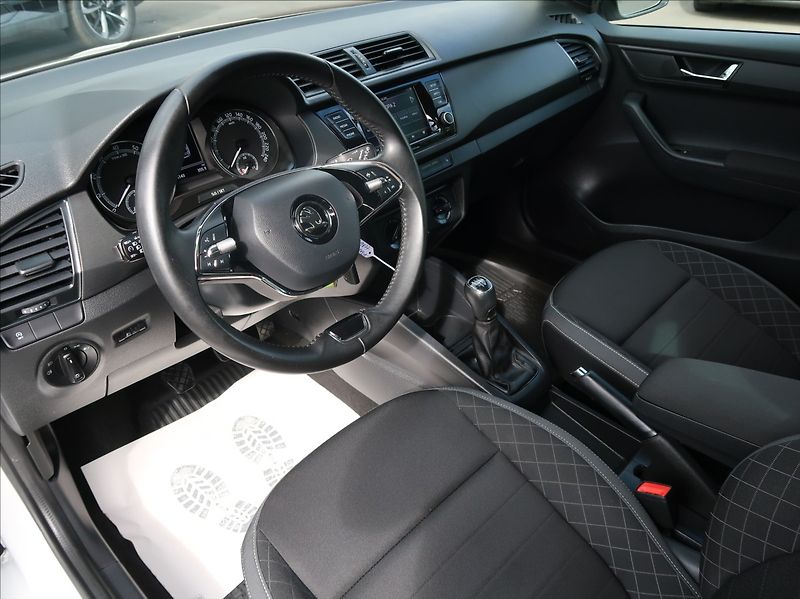 Škoda Fabia 1,0 TSi,70kW,1maČR,Serv.kn,DPH - fotka 9 z 25