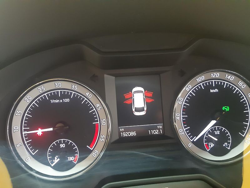 Škoda Octavia 1.6 TDI DSG NAVI APP - fotka 16 z 28