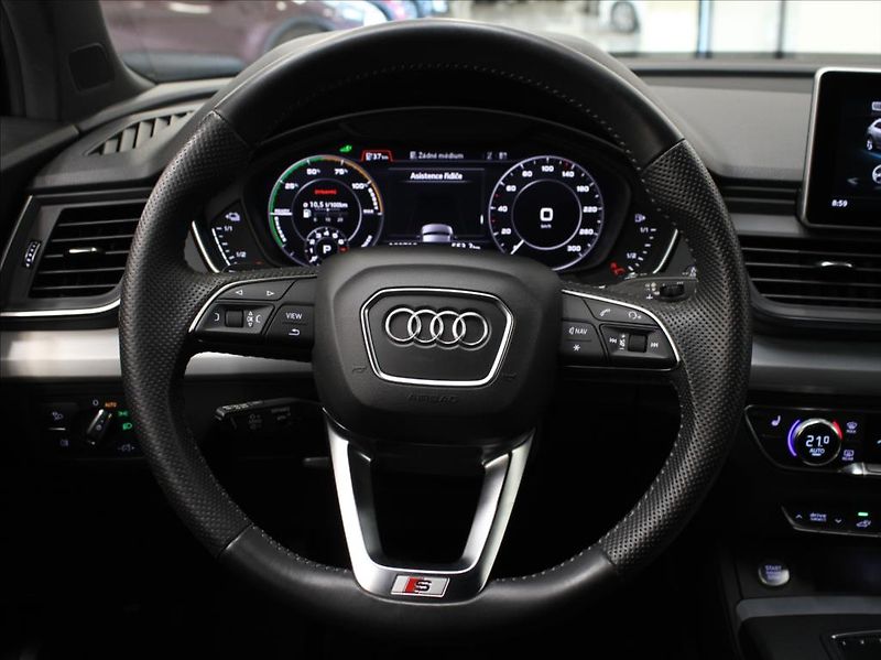 Audi Q5 2,0 eTFSi 270kW S-Line Vzduch - fotka 9 z 27