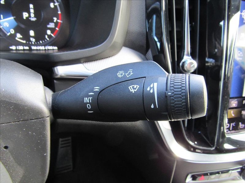 Volvo S60 2,0 B5 184kW AWD R-Design - fotka 28 z 34