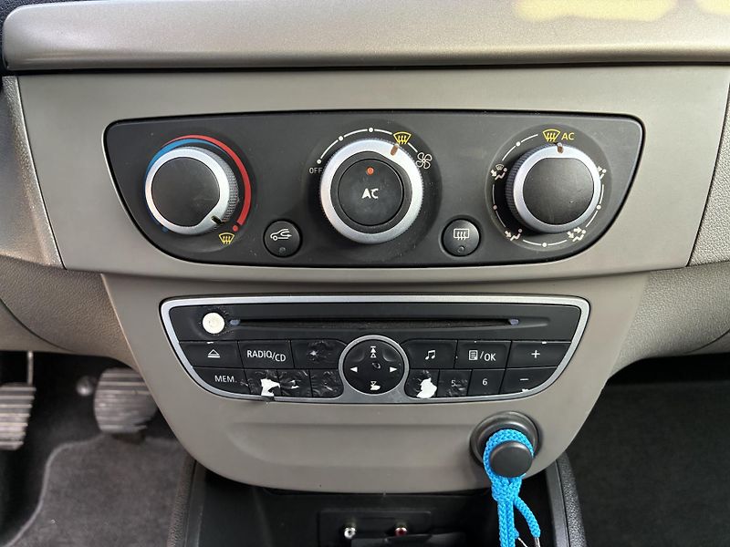 Renault Mégane 1.6-74kW,KLIMA,TAŽNÉ ZAŘÍZENÍ - fotka 16 z 23