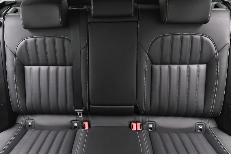 Škoda Superb 2,0 TDI 110 kW DSG Style Záruk - fotka 29 z 32
