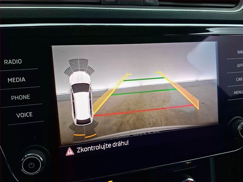 Škoda Superb (2019) 2.0 TDI, Navi, Bi-Xenony - fotka 15 z 21