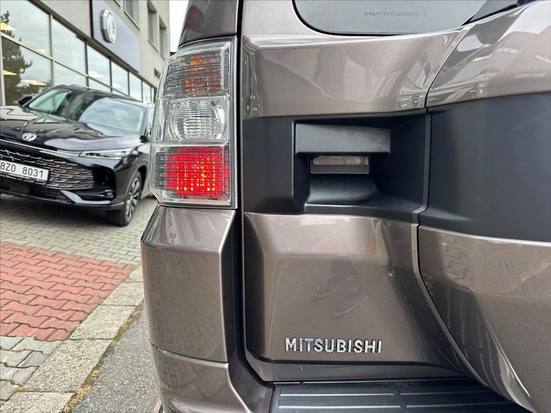 Mitsubishi Pajero 3,2 DI-D  Instyle 4x4+Serviska - fotka 10 z 32