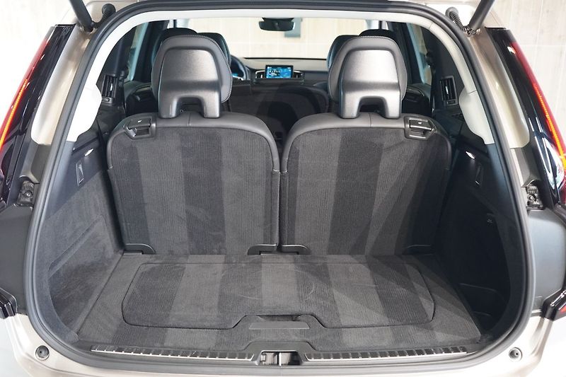 Volvo XC90 T8 AWD PLUS, Ventilace, 360° - fotka 9 z 48