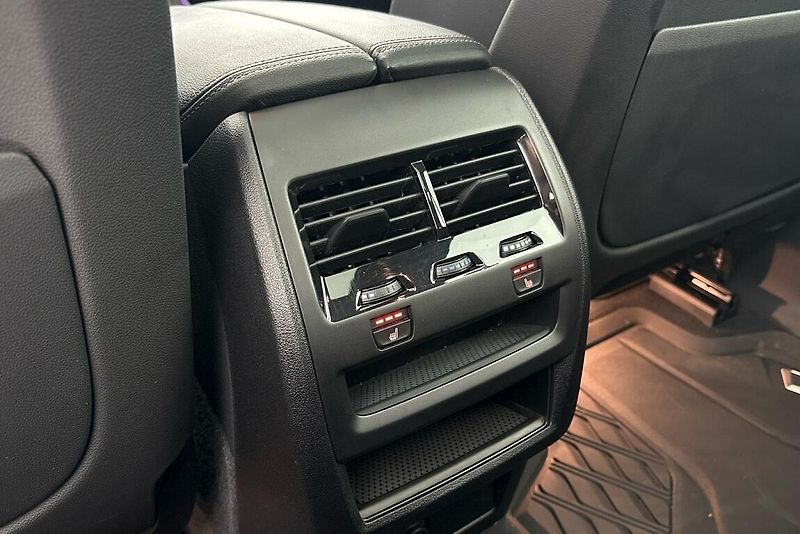 BMW X5 xDrive30d - fotka 27 z 30