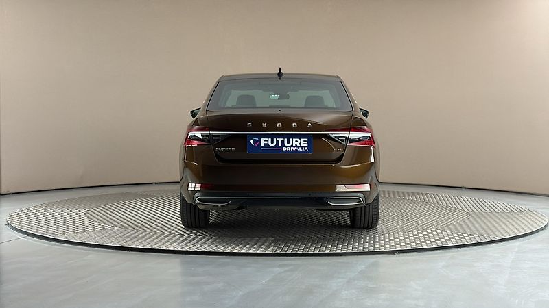 Škoda Superb 2.0 TDI DSG 4x4 L&K - fotka 5 z 31