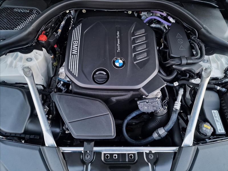BMW Řada 5 520d Xdrive M-Sport ČR,1.Maj. - fotka 43 z 50
