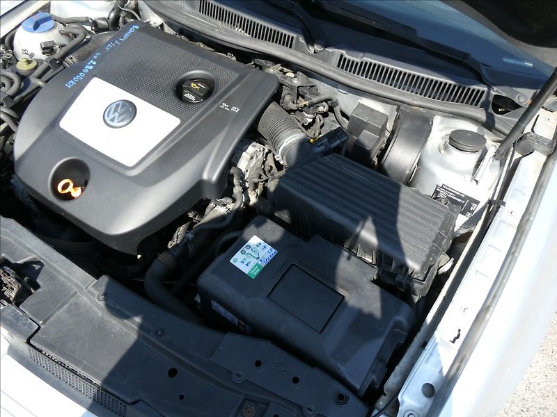 Volkswagen Golf 1,9 TDi 74kW EDITION - fotka 28 z 30