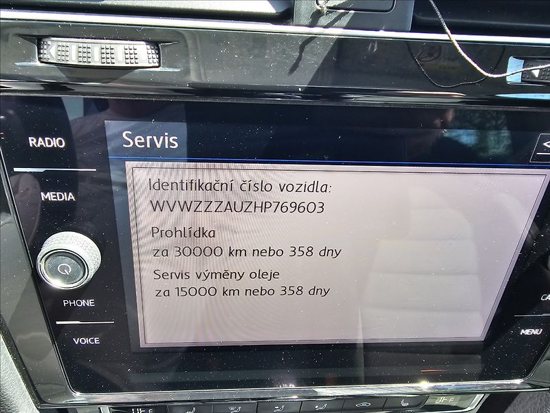 Volkswagen Golf 1,4TSi 110KW DSG Highline - fotka 20 z 50