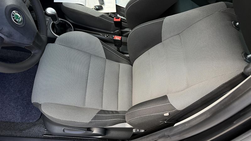 Škoda Fabia (2009) 1.6 16V*77kW*SPORT*136TKM*1MAJ - fotka 19 z 29