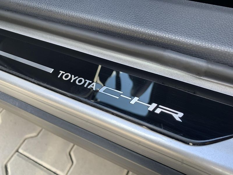 Toyota C-HR STYLE 1,8 HYBRID 90kW - fotka 25 z 32