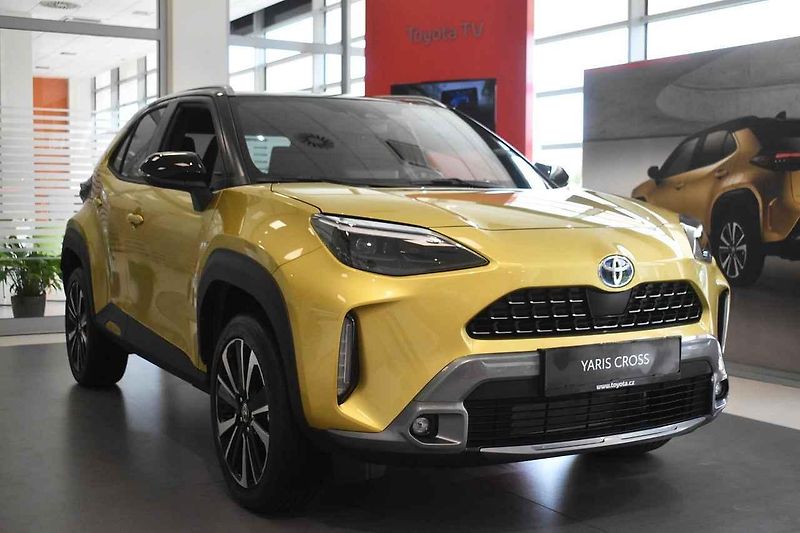 Toyota Yaris Cross si poradí také s lehčím terénem