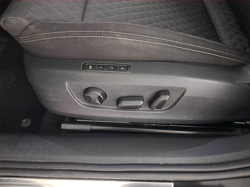 Škoda Superb (2017) 1.4 TSI, Navi, Bi-Xenony - fotka 17 z 24