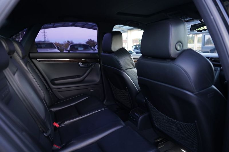 Audi S4 B7 V8 253kW/BOSE/RECARO/MAX VÝ - fotka 27 z 50