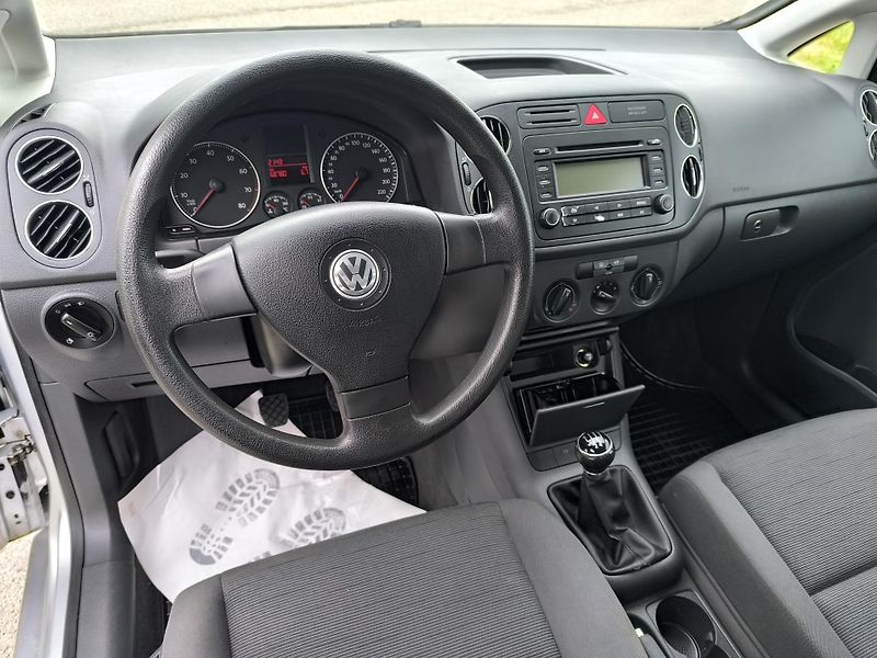 Volkswagen Golf Plus (2005) 1.4 1.MAJITEL,SERVISNI KÍŽKA - fotka 17 z 32
