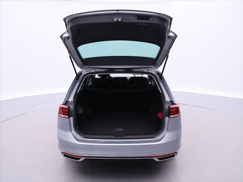 Volkswagen Passat 2,0 TDI 110kW DSG Elegance DPH - fotka 9 z 34