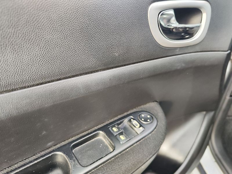 Peugeot 307 1.6i 16V/80kW - fotka 24 z 25