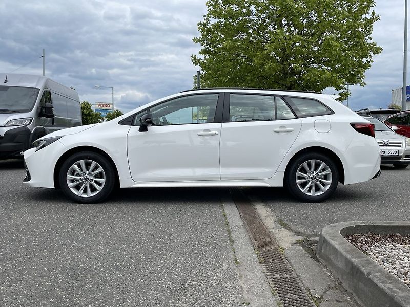 Toyota Corolla TS 1.8 Hybrid ODBĚR 4/2026 - fotka 9 z 26