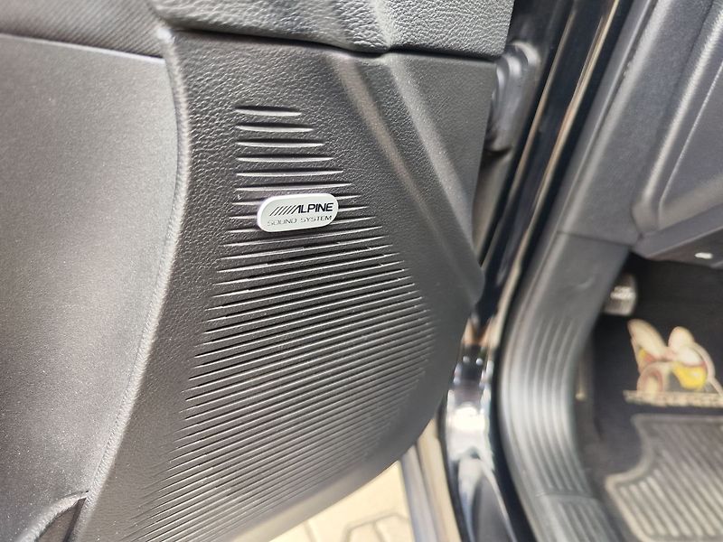 Dodge Challenger 6.4 HEMI/357kW SCAT PACK - fotka 29 z 31