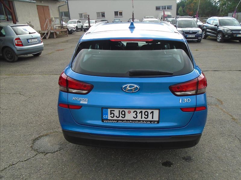 Hyundai i30 1,6 - fotka 3 z 36