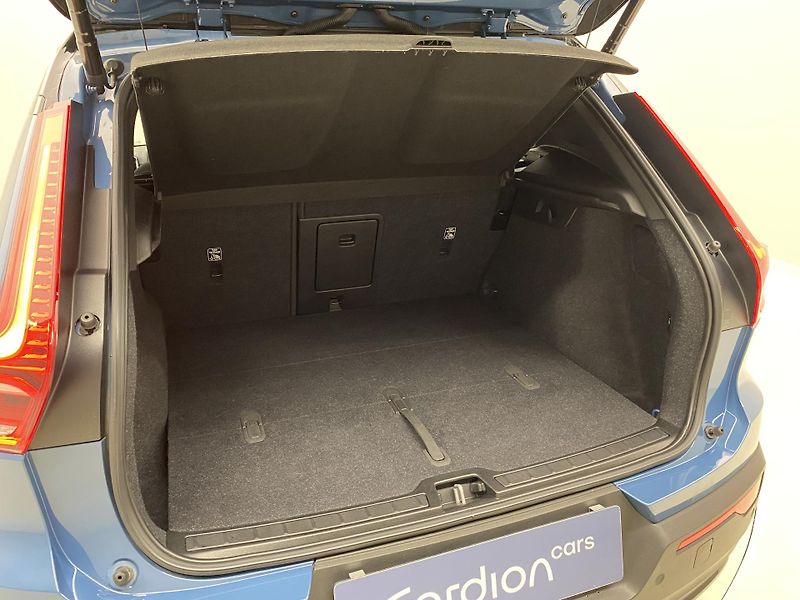 Volvo XC40 PURE ELECTRIC RECHARGE PLUS - fotka 6 z 55
