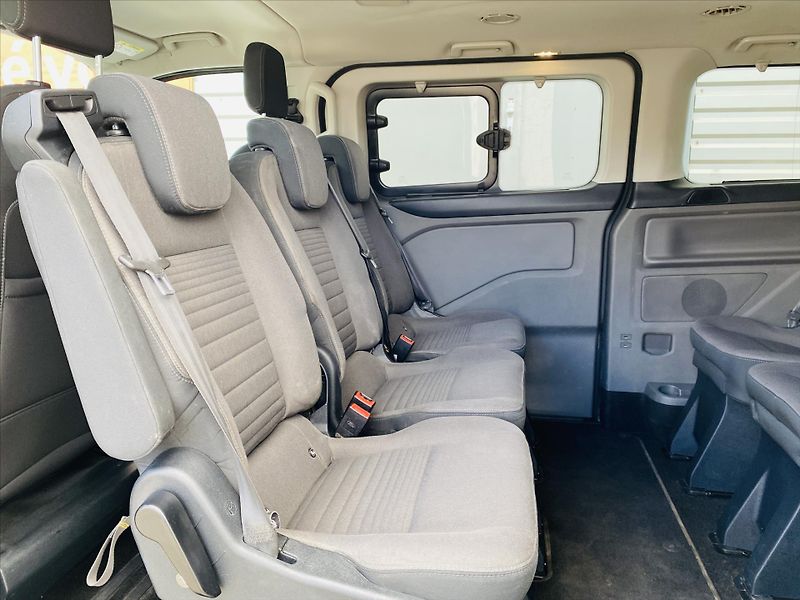 Ford Tourneo Custom 2,0 EcoBlue 136kW L2 - fotka 6 z 26