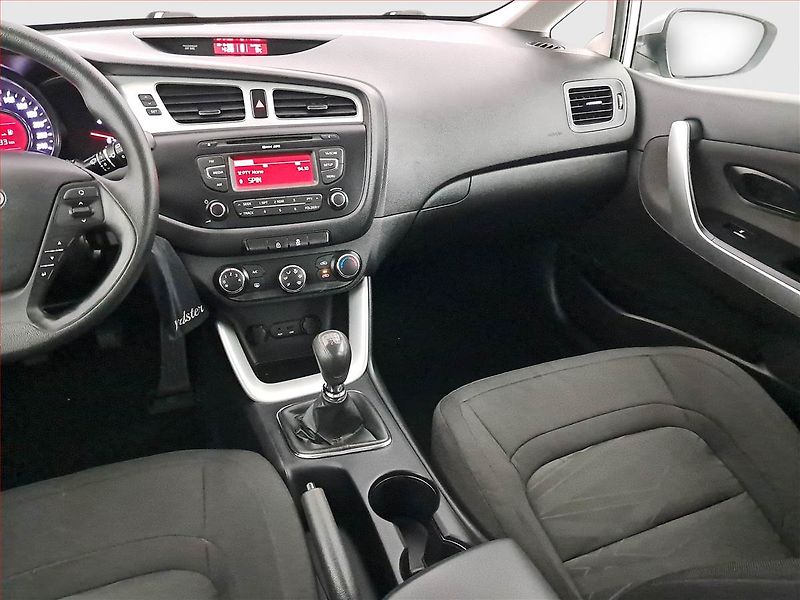 Kia Ceed (2013) 1.6 GDI, Serv.kniha - fotka 8 z 16