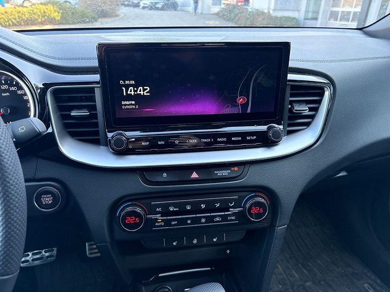 Kia Ceed (2025) 1,6 T-GDi GPF 7DCT GT-LINE 132 - fotka 6 z 7