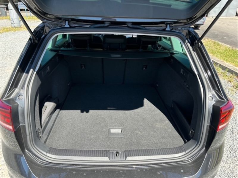 Volkswagen Passat 2,0 TDI 110 Elegance AT - fotka 6 z 11