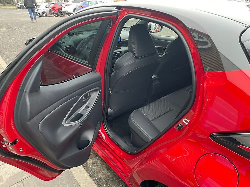 Toyota Yaris 1.5 HEV 130k Executive - fotka 9 z 24