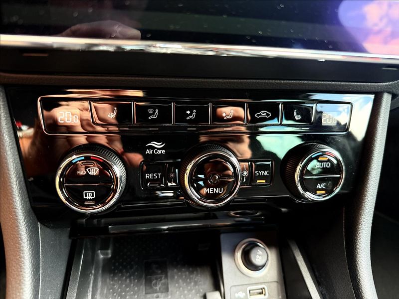 Škoda Superb 2,0 TDi 4x4 DSG SportLine - fotka 16 z 34