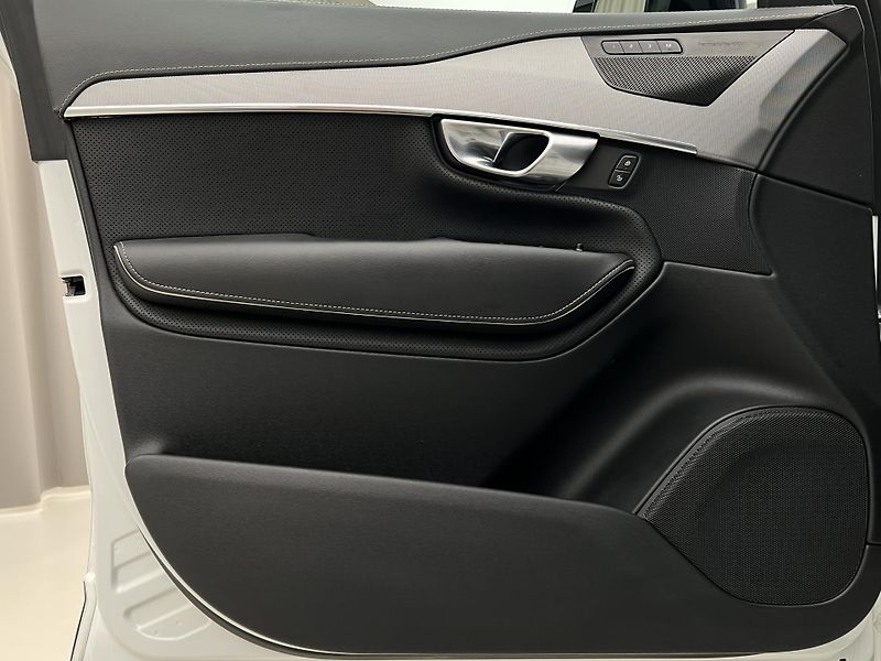 Volvo XC90 B5 AWD R-DESIGN 7 MÍST AUT  - fotka 7 z 47