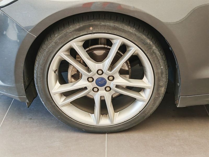 Ford Mondeo Titanium 2.0 EcoBoost 179kW au - fotka 7 z 42
