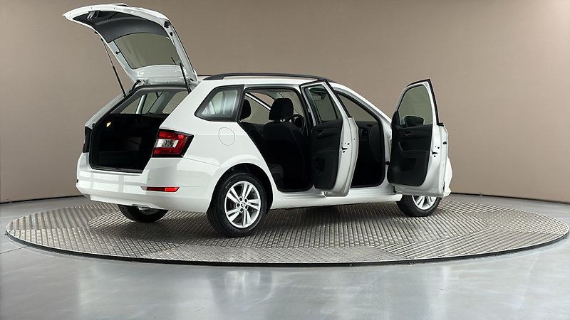 Škoda Fabia 1.0 TSI Ambition Combi - fotka 6 z 23