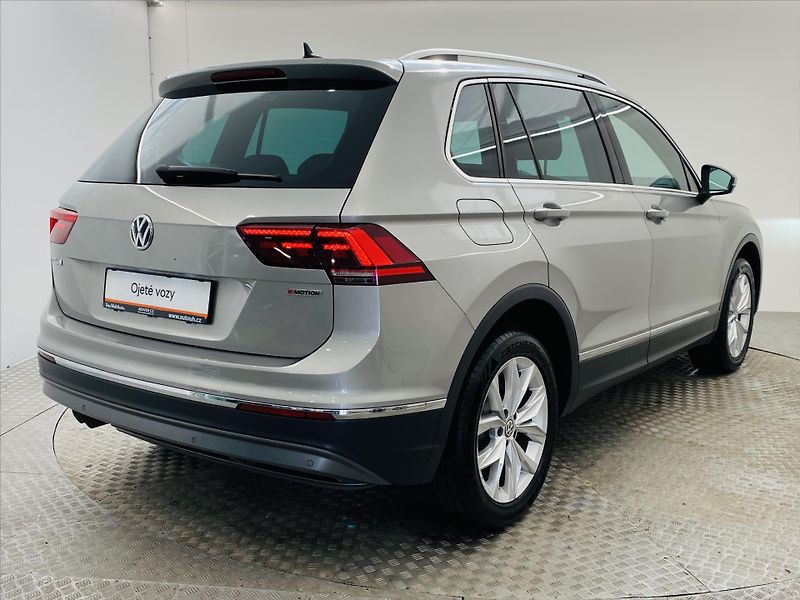 Volkswagen Tiguan 2,0 TDI DSG 4x4 Highline - fotka 22 z 24