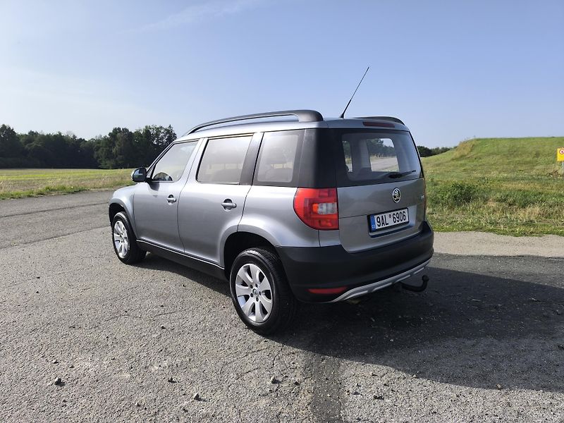 Škoda Yeti (2010) 1.2 TSI  DOLOŽENÉ KM - fotka 3 z 27