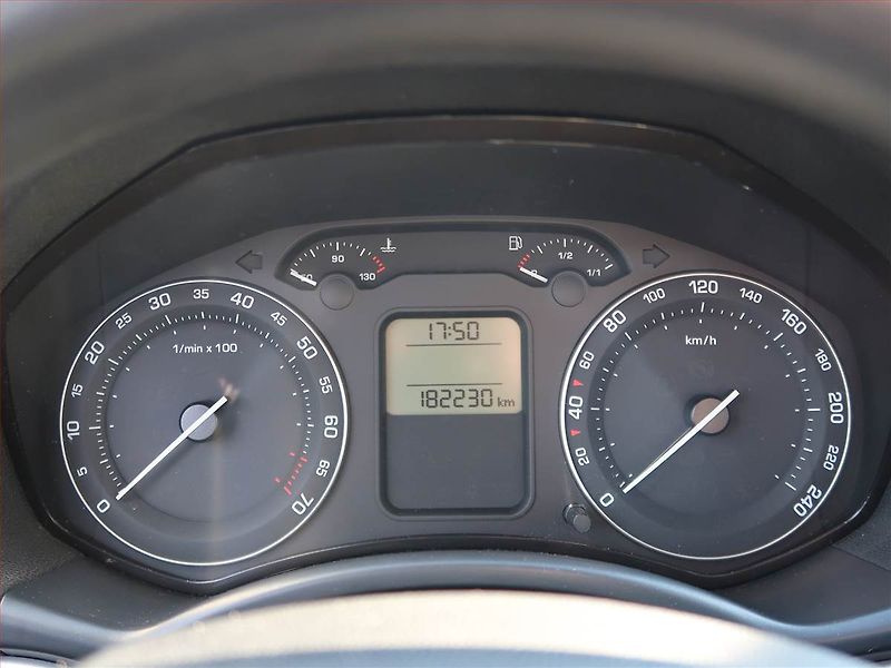 Škoda Octavia (2004) 1.6, nová STK, udržované - fotka 11 z 15