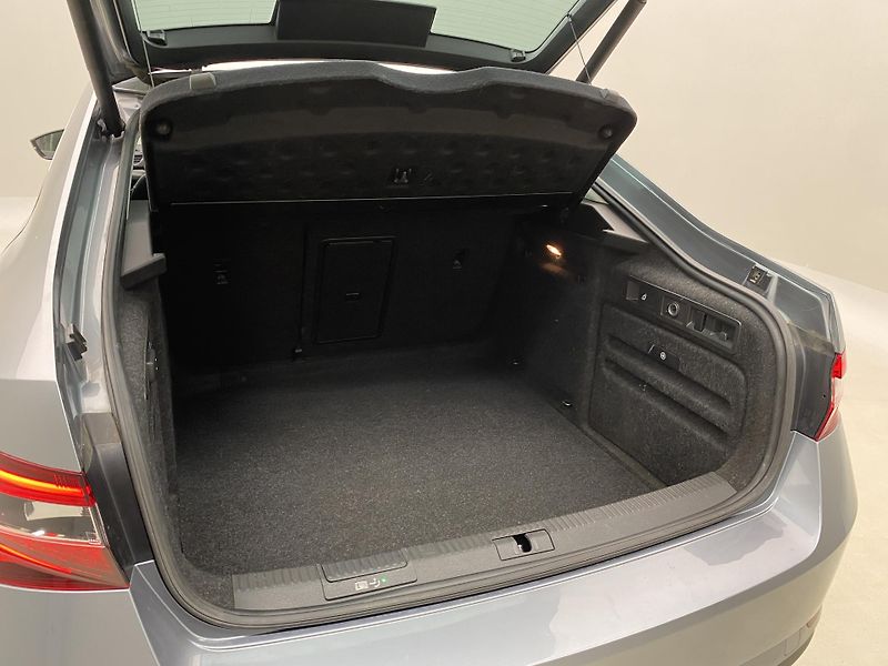 Škoda Superb 2.0TDI 140kW STYLE 4x4 DSG CZ - fotka 6 z 52