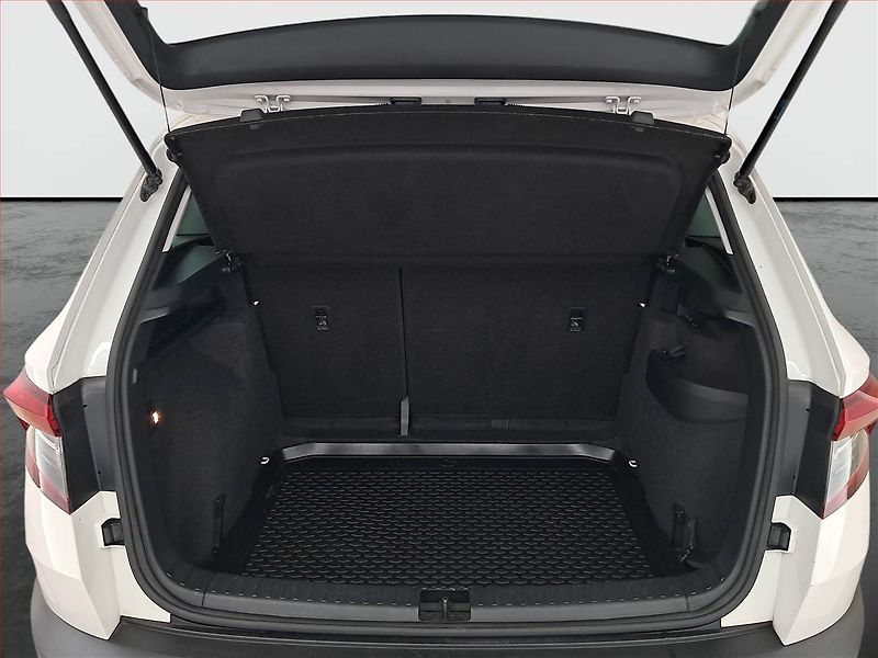 Škoda Karoq (2018) Style 1.6 TDI, Automat, Navi - fotka 14 z 24