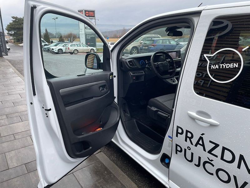 Toyota ProAce Verso 2.0L  177 - 8 AT AE Family 8S - fotka 15 z 29